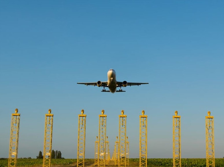 تاخیر پروازهای آمریکا تشدید شد زیرا تعطیلی دولت کمبود کنترل‌کنندگان ترافیک هوایی را افزایش می‌دهد.